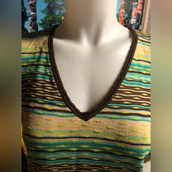 Liz Claiborne sweater in medium.  Excellent condition. - Picture 3 of 5